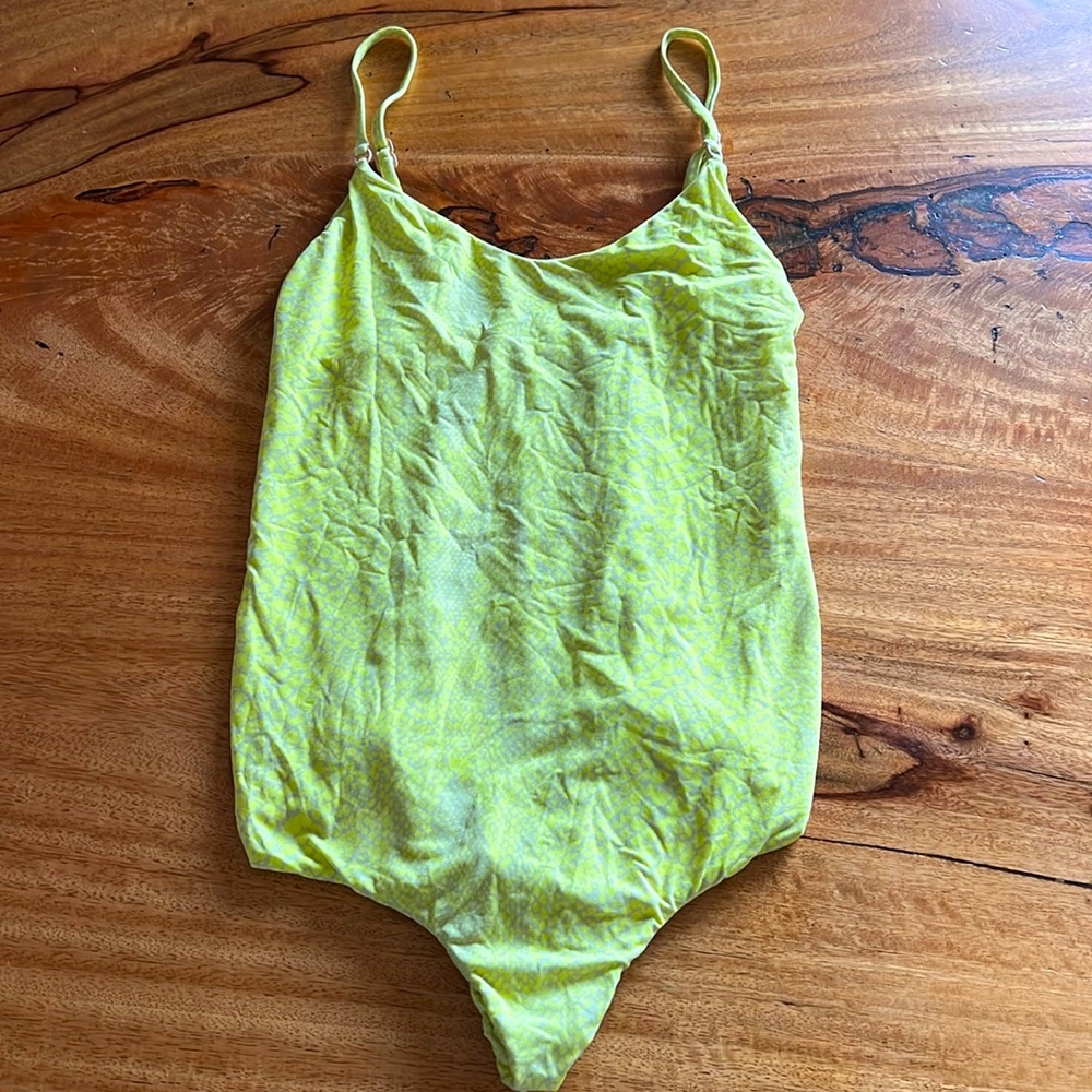 Acacia Hina in pistachio snakeskin print